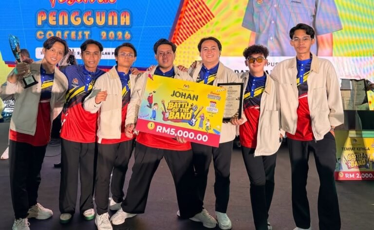 Budiman UPSI Band bergambar kenangan setelah diumumkan Juara Battle of the Band antara institusi pengajian tinggi awam dan swasta (IPTA/IPTS) sempena Festival Pengguna CONFEST 2026 di Stadium Batu Kawan, Pulau Pinang.