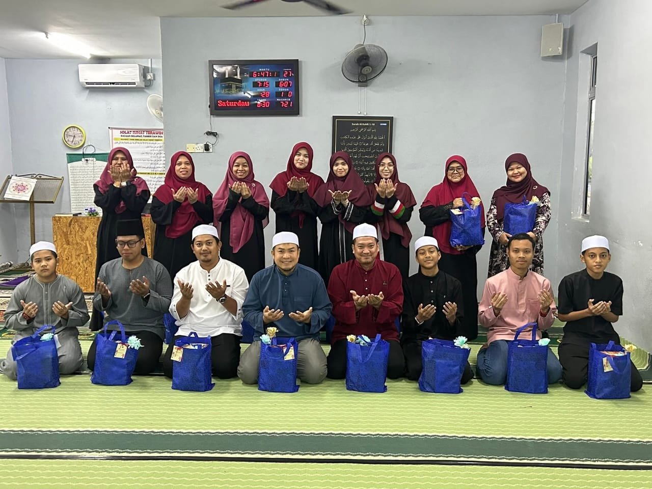 Guru KAFA SKMJ bergambar kenangan di Surau Taman Redan Perdana selepas majlis Khatam AlQuran