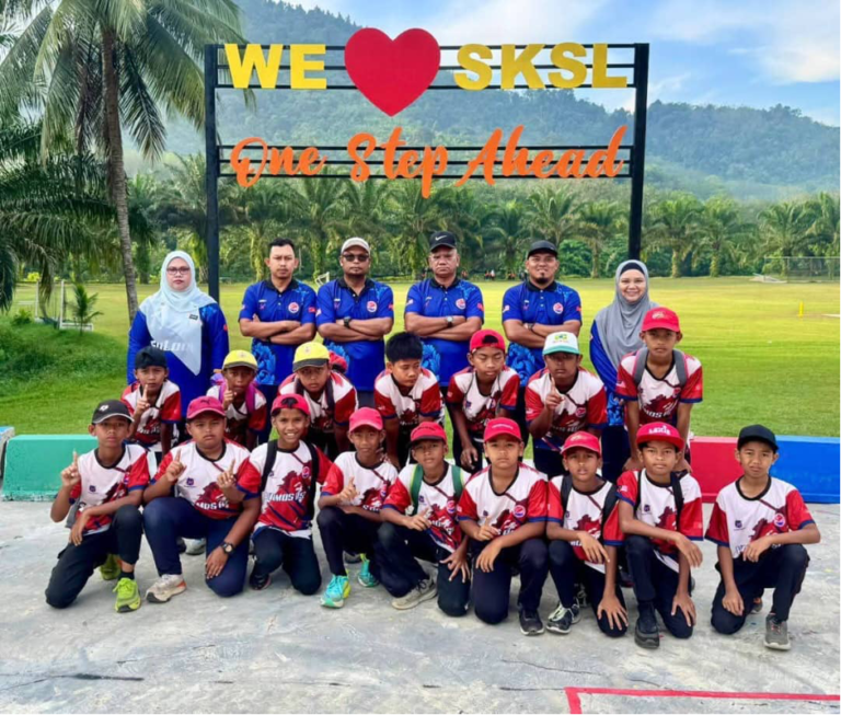 Pasukan kriket SK Sungai Long ( SuLong ) yang mewakili PPD Jeli merangkul naib juara peringkat MSSK baru-baru ini.
