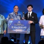 Amirul Anas Zulkifli merangkul anugerah Keusahawanan ‘Tokoh Usahawan Siswa’ sempena majlis Anugerah Tokoh Siswa Negara (ATSN) 2026 yang disampaikan Menteri Pendidikan Tinggi sekali gus membawa pulang trofi dan wang tunai RM4,000.