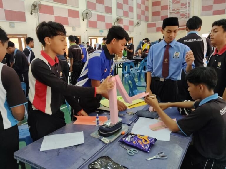 Pelajar pelajar Semmuja Menunjukkan kreativiti mereka di dalam pertandingan Roller Coaster 2026