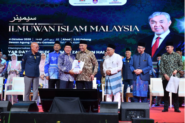 Datuk Seri Dr Ahmad Maslan antara penyampai ucapan dalam Seminar Ilmuwan Islam Malaysia