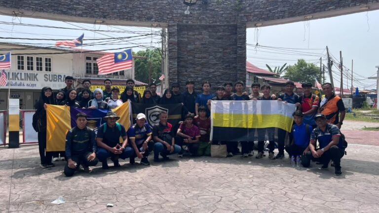 Mahasiswa UiTM yang terlibat dalam misi bakti siswa di Pangkor yang terdiri daripada 33 orang sukarelawan pelajar.