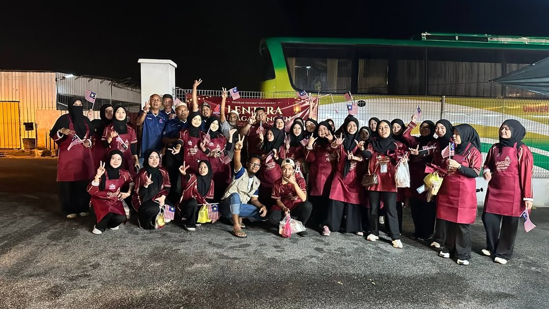 Semua peserta Lentera Niaga Dungun bersama dengan Jawatankuasa KEPPAMIN Dungun